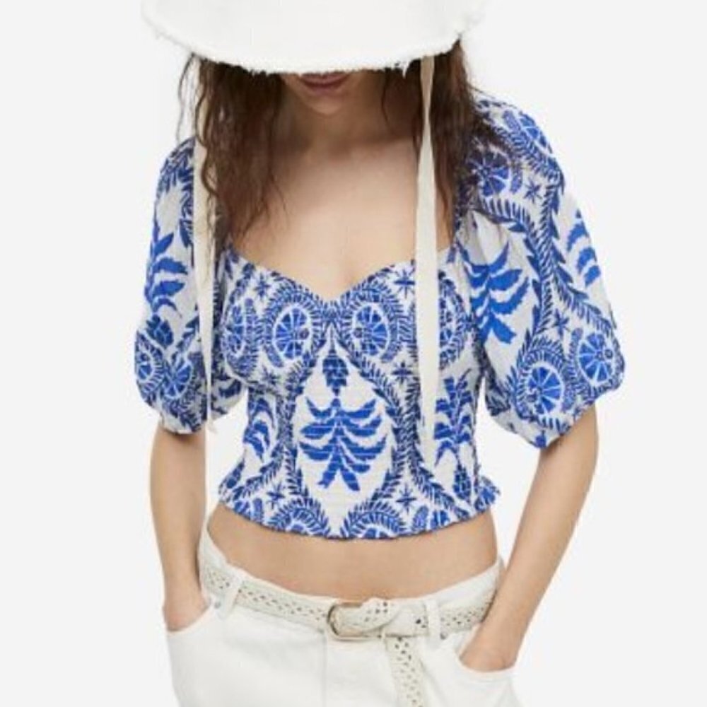 H&M blue patterned puff sleeve smocked sweetheart neckline top size medium